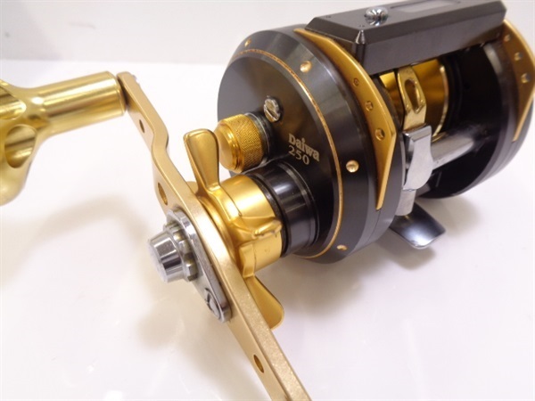 ０７ミリオネアＩＣＶ２５０ 右